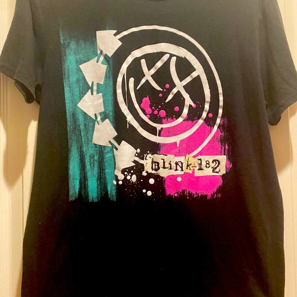 BLINK 182 GRAPHIC T SHIRT OFFICIAL Tshirt Size M Pre Owned